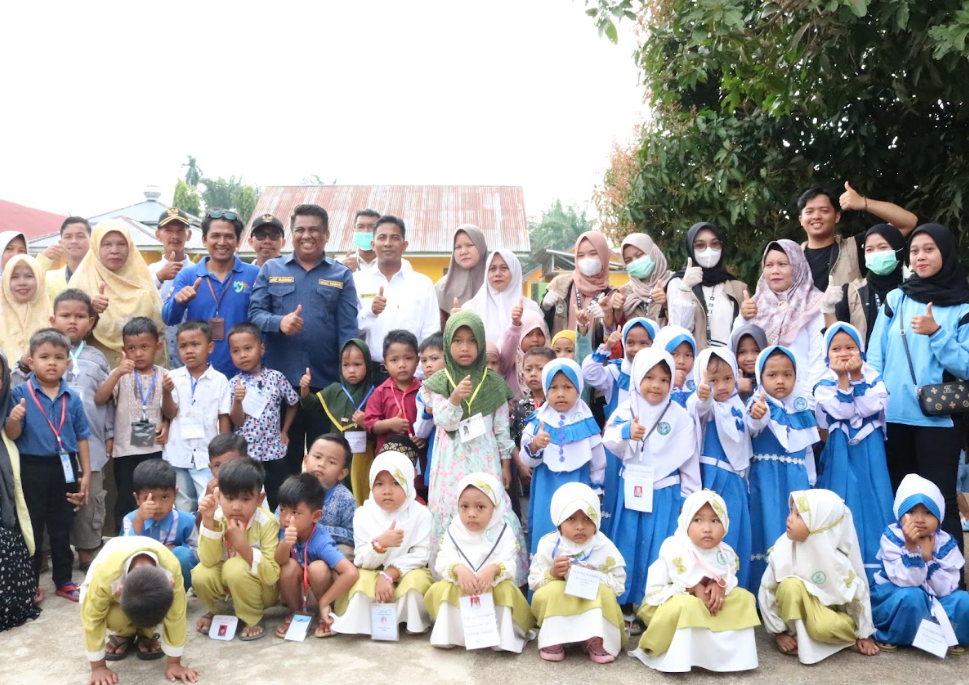 Bersinergi Bersama Pihak Puskesmas Tiumang, Mahasiswa KKN UNAND Taja Penyuluhan dan Pemberian Vaksin